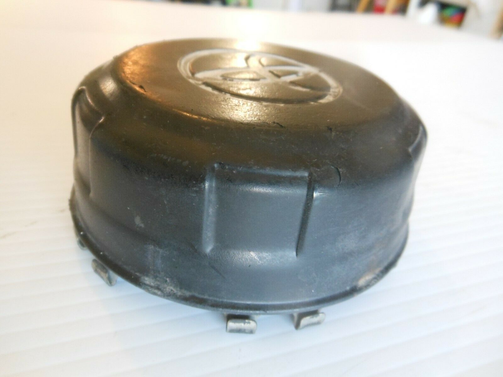 Chụp đầu moay ơ Toyota Land Cruiser 2000