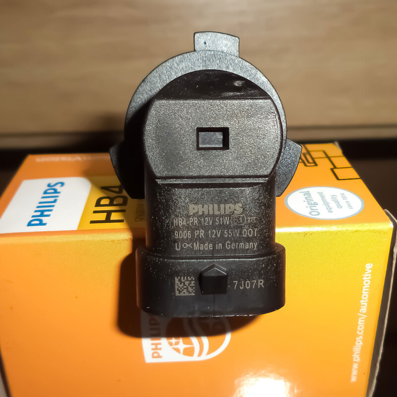 Bóng đèn Philips Premium Vision HB4