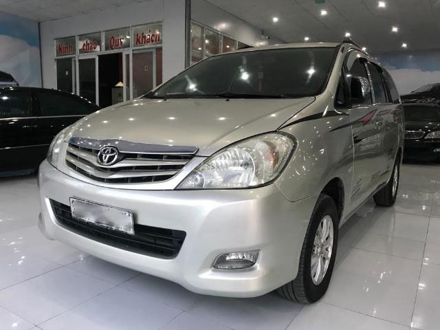 Ba đờ sốc trước Innova