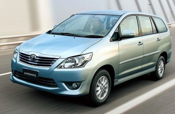 Ba đờ sốc trước Innova 2012