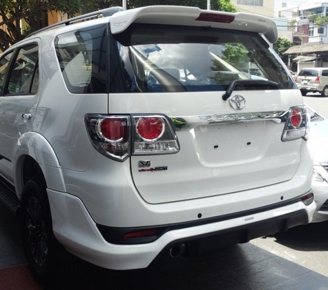 Cánh cửa hậu Fortunner 2015