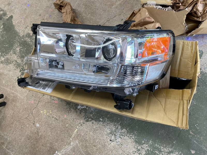 Đèn pha Toyota Land Cruiser 2016 LH