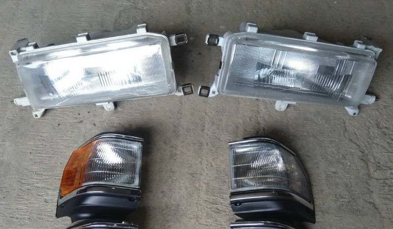 Đèn pha Toyota Cressida RH