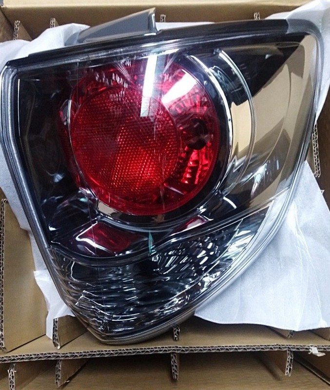 Đèn hậu ngoài Fortuner 2013 (RH)