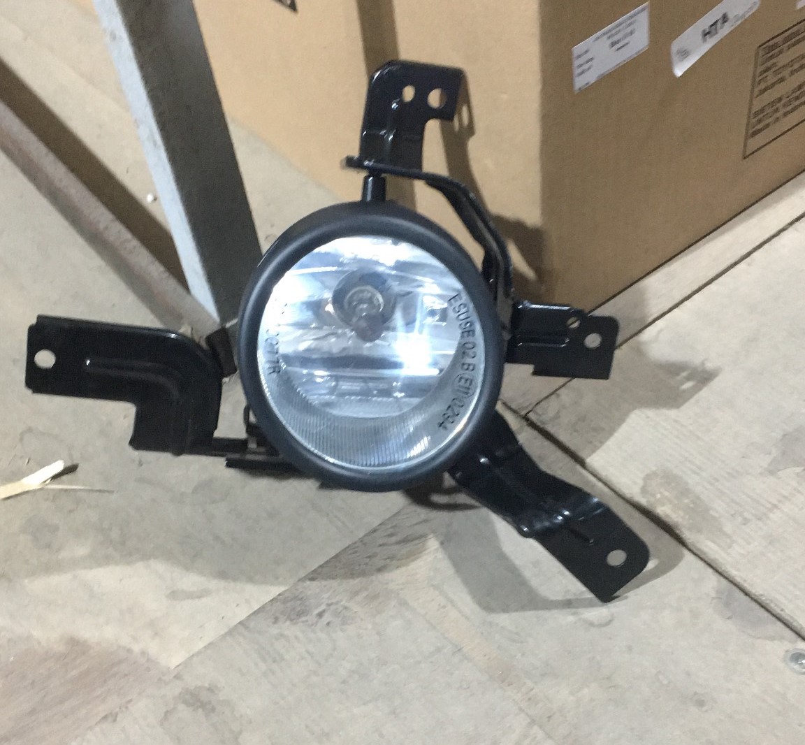 Đèn ba đờ xốc trước phải 323 2001