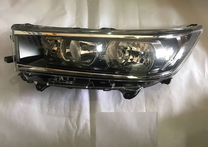 Đèn pha Toyota Innova E 2017 RH