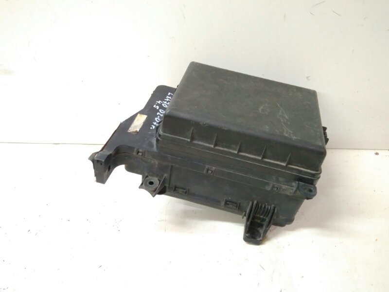 Thân hộp cầu chì khoang động cơ Land Cruiser