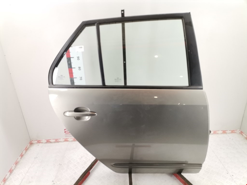 Cánh cửa sau phải Kia Carens