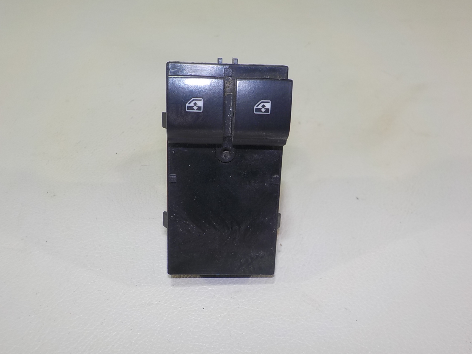 Công tắc lên kính cửa trước Daewoo Lacetti Cdx