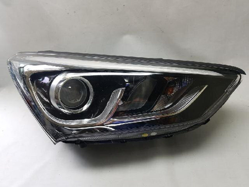 Đèn pha bên phải Hyundai Santafe 2016