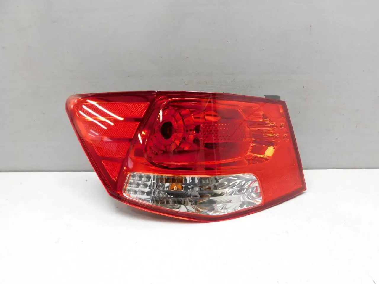Đèn hậu ngoài bên phải Kia Forte 2009