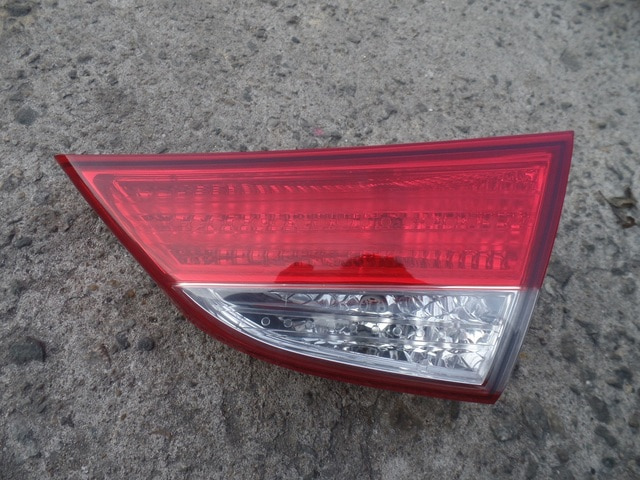 Đèn hậu trong phải Hyundai Avante 2011