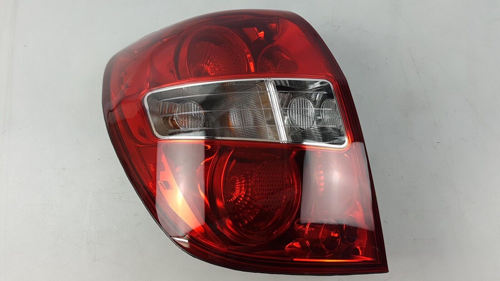 Đèn hậu bên trái Chevrolet Captiva