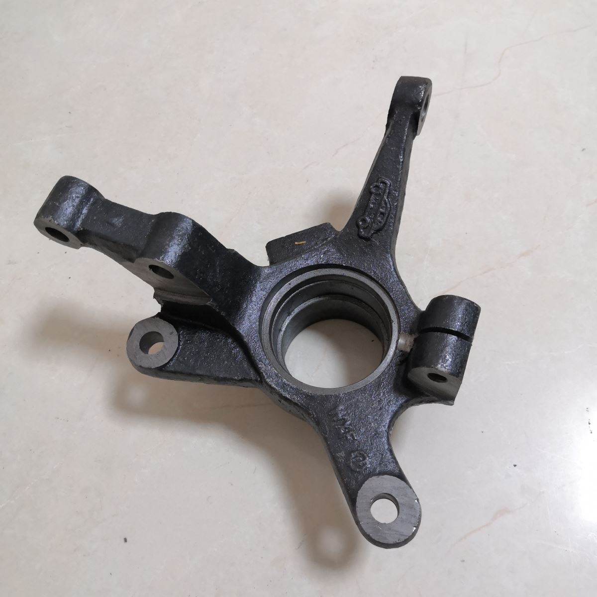 Giá bắt moay ơ trước bên phải Daewoo Matiz III