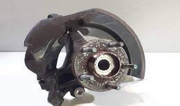 Giá bắt moay ơ trước bên phải Mazda 3 2010