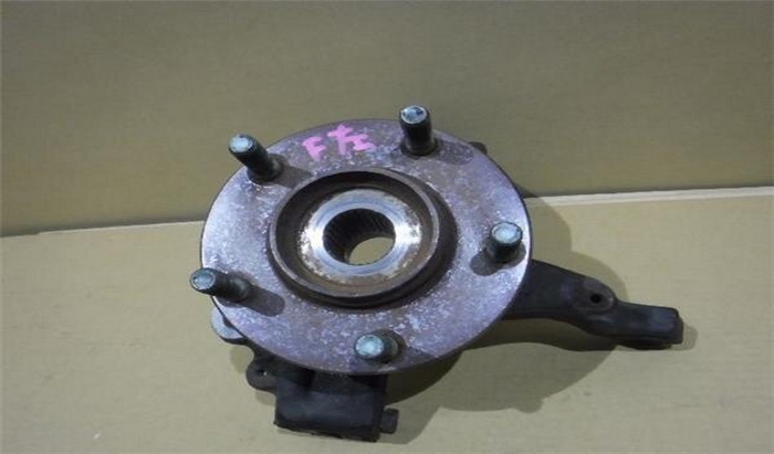 Giá bắt moay ơ trước bên trái Mazda 3 2010