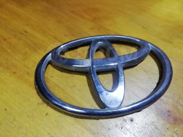 Biểu tượng cốp sau Toyota Corolla AE101