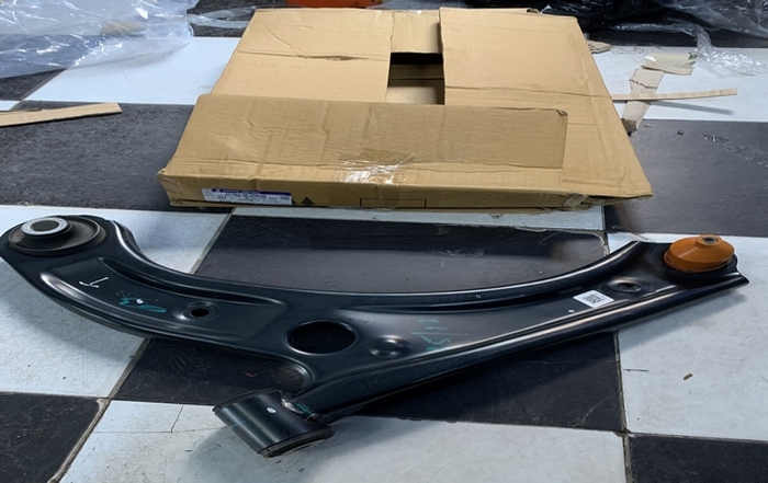 Càng chữ A dưới bên trái Suzuki Ertiga