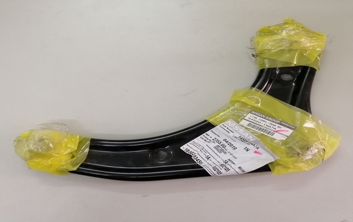 Càng chữ A trước bên phải Nissan Sunny 2015