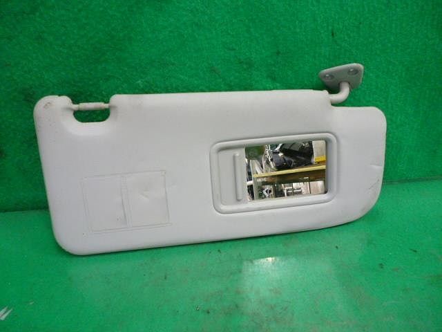 Chắn nắng trong xe bên phải Toyota Camry 2.4 2003