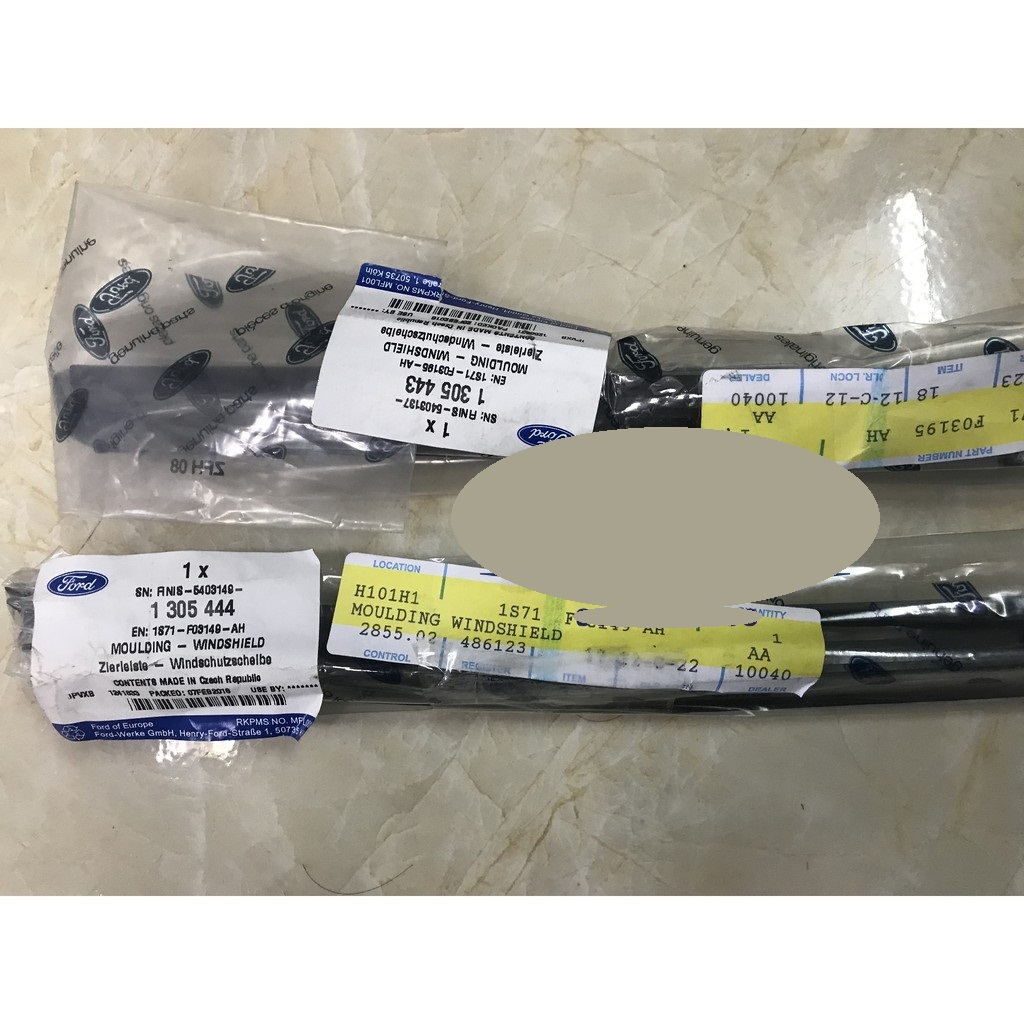 Kính chắn gió trước Ford Mondeo