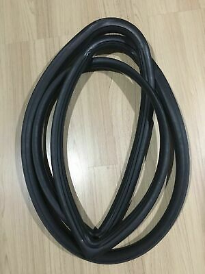 Gioăng kính cửa hậu Nissan Urvan E24