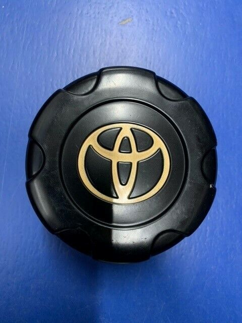 Chụp đầu moay ơ Toyota Land Cruiser FZJ105