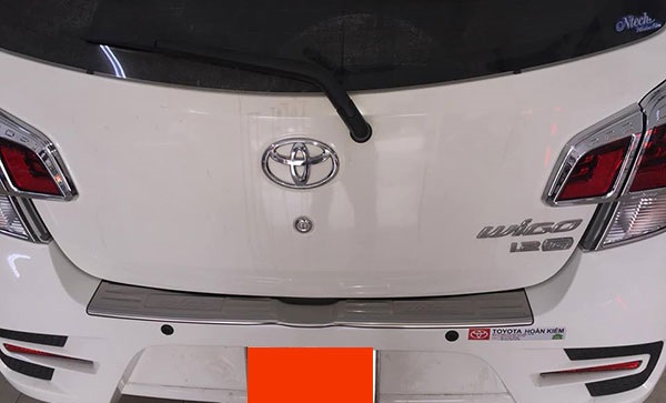 Nắp cốp phụ đựng đồ taplo dưới bên phải Toyota Wigo 2019