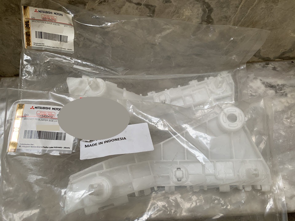 Nẹp ba đờ sốc trước phải Mitsubishi Xpander