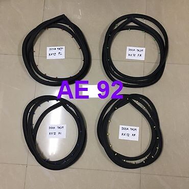 Nẹp chân kính cánh cửa trước trái Toyota Corolla AE92 1.6
