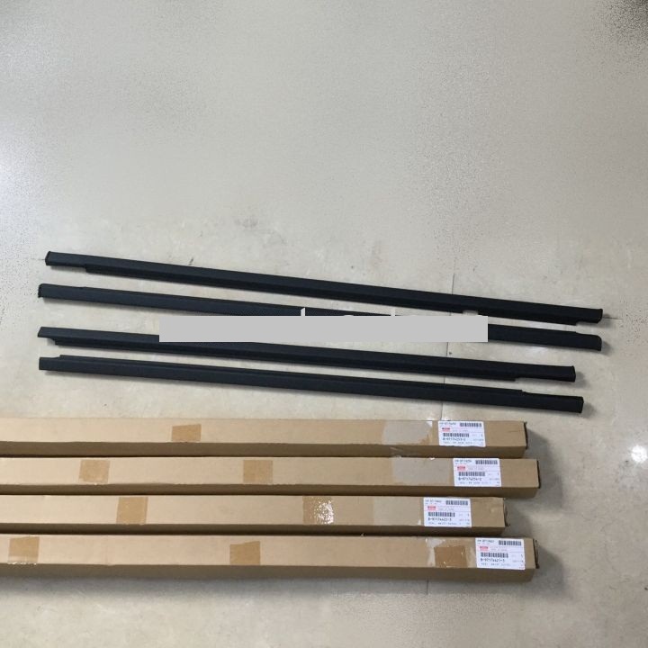 Nẹp chân kính cánh cửa Isuzu Hilander