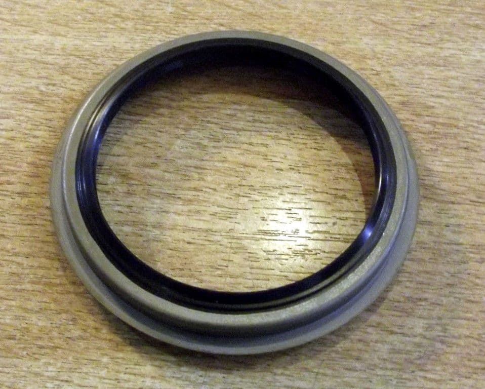 Phớt moay ơ trước Mazda 626