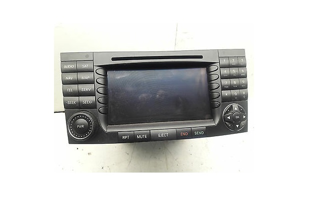 Bộ CD liền màn hình Mercedes E280