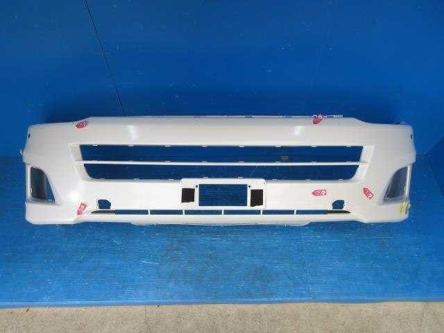 Ba đờ sốc trước Toyota Hiace 2010