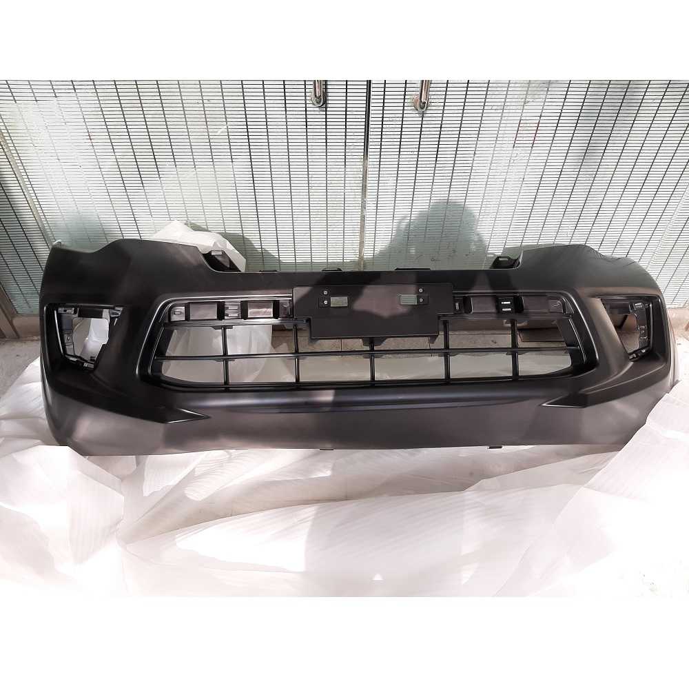 Ba đờ sốc trước Nissan Terra 2018