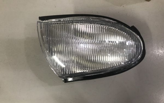 Đèn xi nhan phải Nissan Bluebird U13