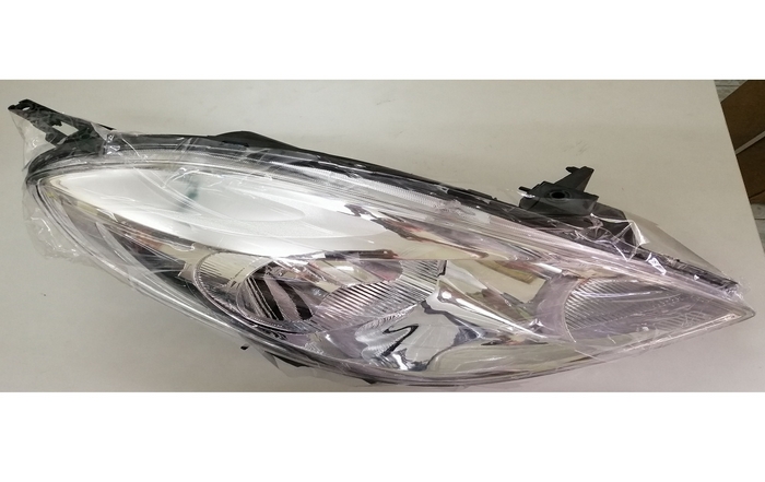 Đèn pha bên phải Nissan Sunny 2015