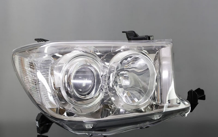 Đèn pha bên phải Toyota Fortuner 2009 VN
