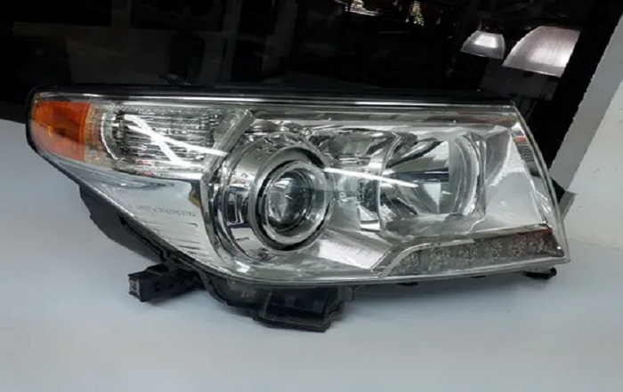 Đèn pha bên trái Toyota Land Cruiser 2015
