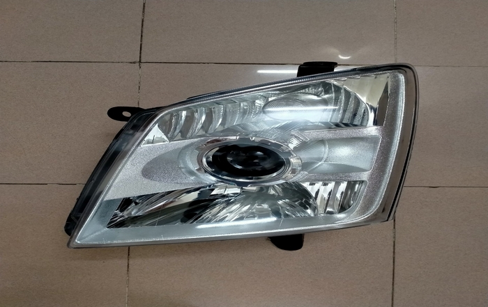 Đèn pha bên trái Isuzu D-max 2009