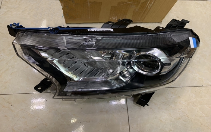Đèn pha bên trái Ford Ranger 2016