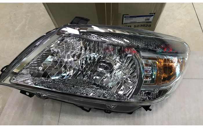 Đèn pha bên phải Ford Everest 2009