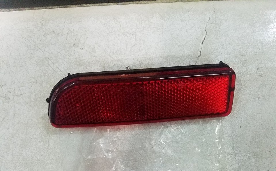 Đèn phản quang ba đờ sốc sau bên phải Mitsubishi Jolie 2005