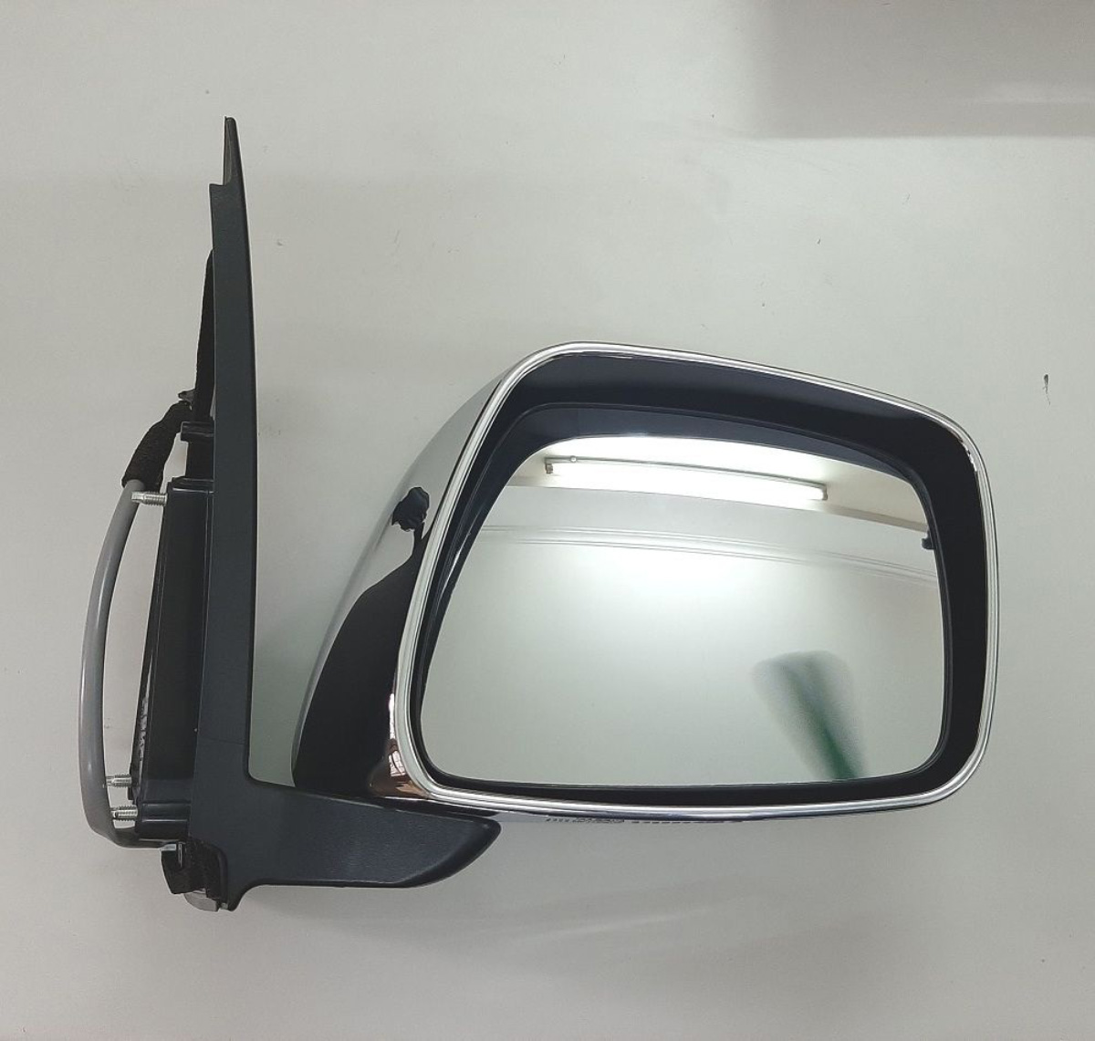 Gương chiếu hậu bên phải Nissan Navara 2010