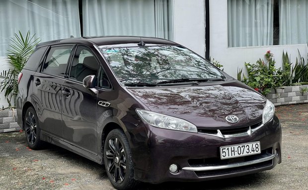 Nắp ca bô trước Toyota Wish