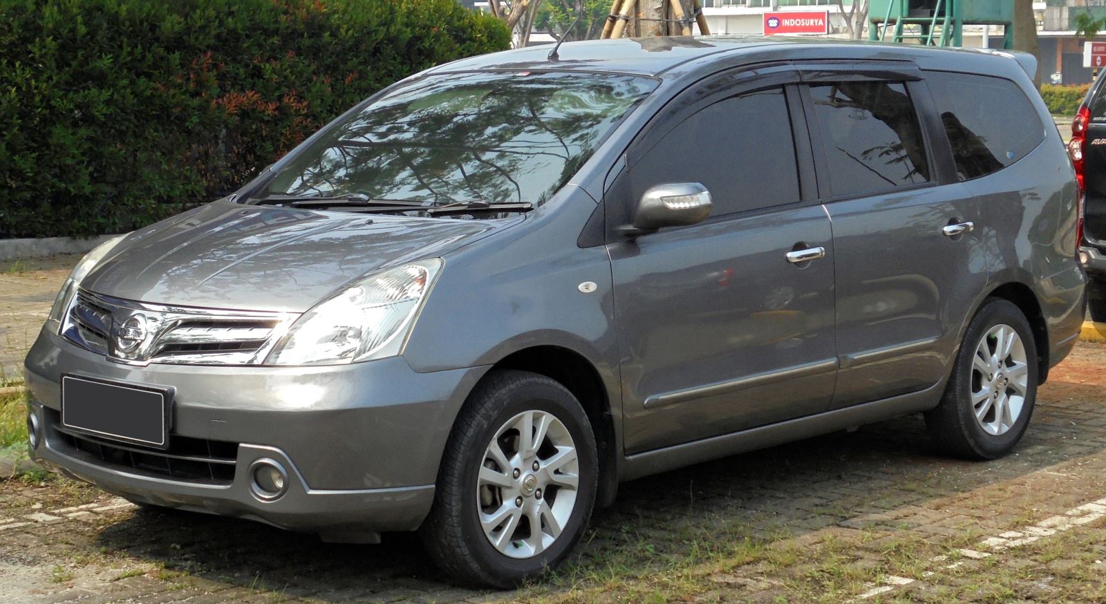 Nắp ca bô trước Nissan Grand Livina