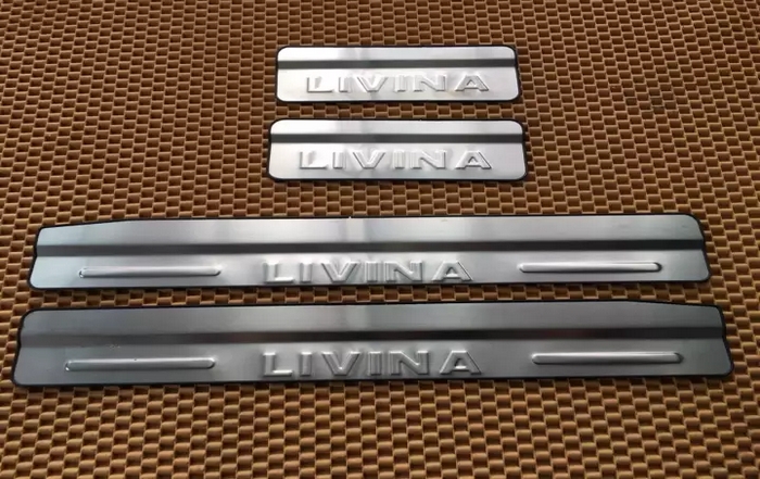 Ốp bậc lên xuống cửa sau bên trái Nissan Livina B25-2.2