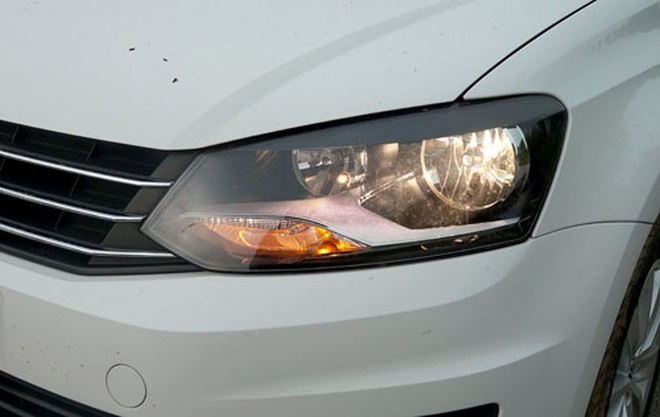 Đèn ba đờ xốc bên trái Volkswagen