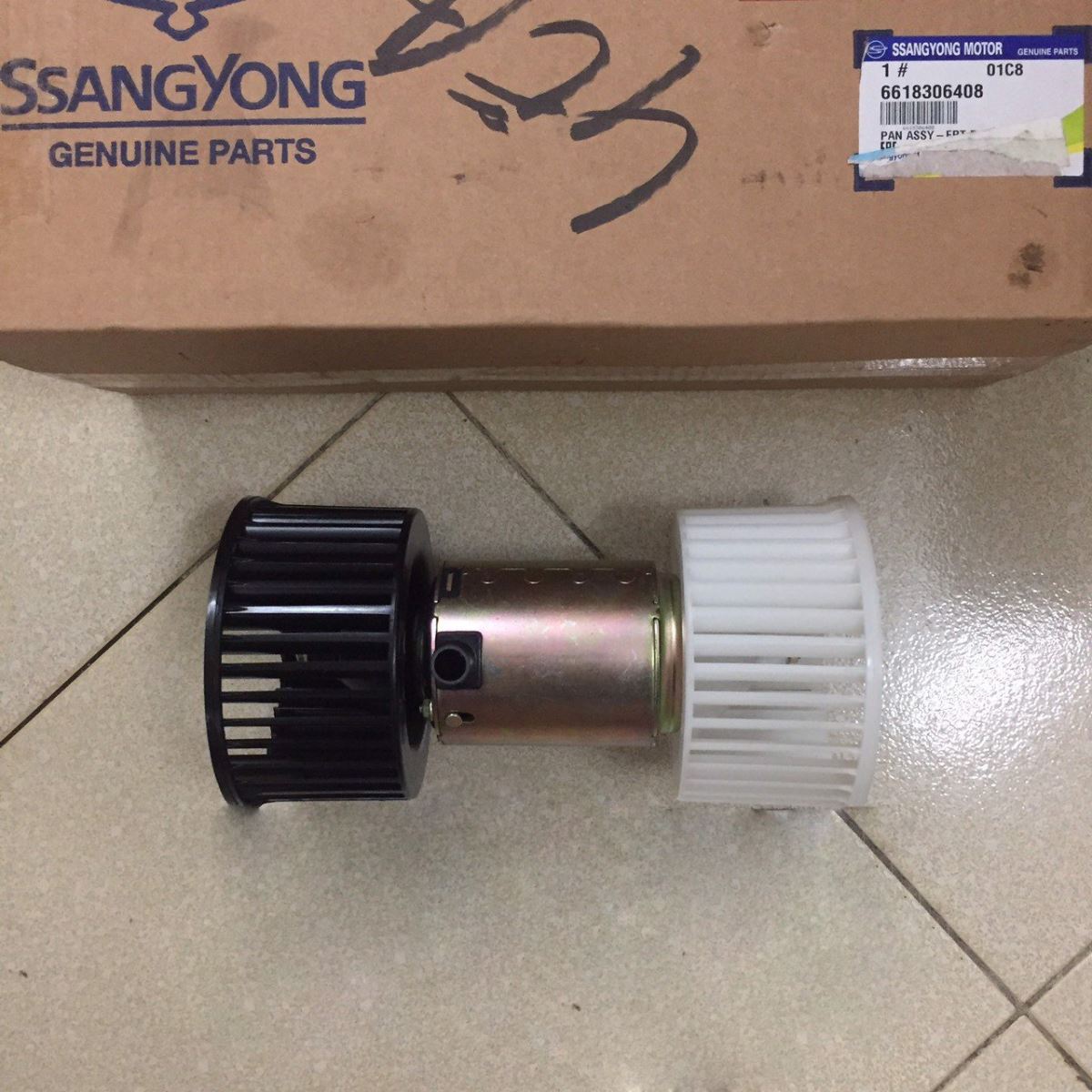 Mô tơ quạt giàn lạnh trước Mercedes-benz MB140