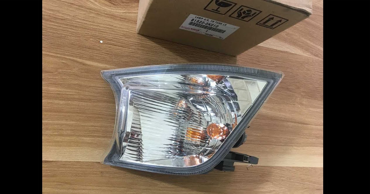 Đèn xin nhan trước Innova 20017